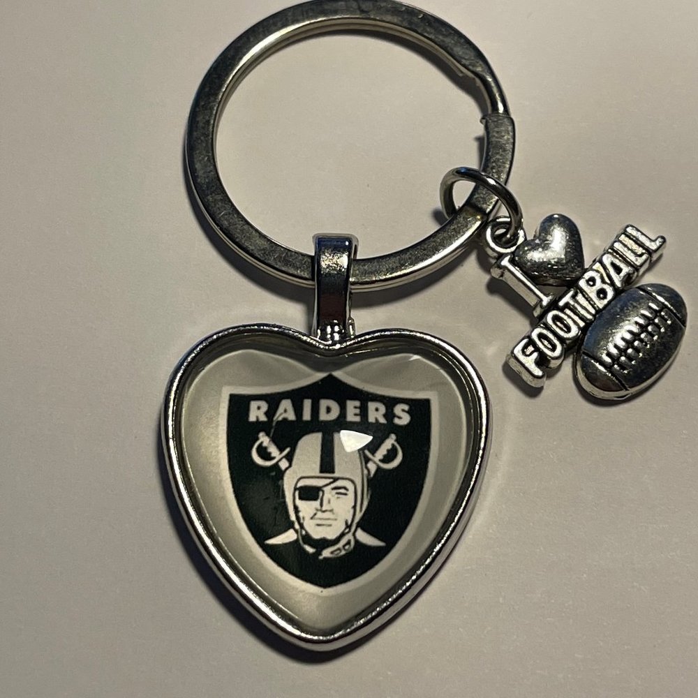 LAS VEGAS RAIDERS NFL I Love Football Heart Key Ring !!!NEW!!!